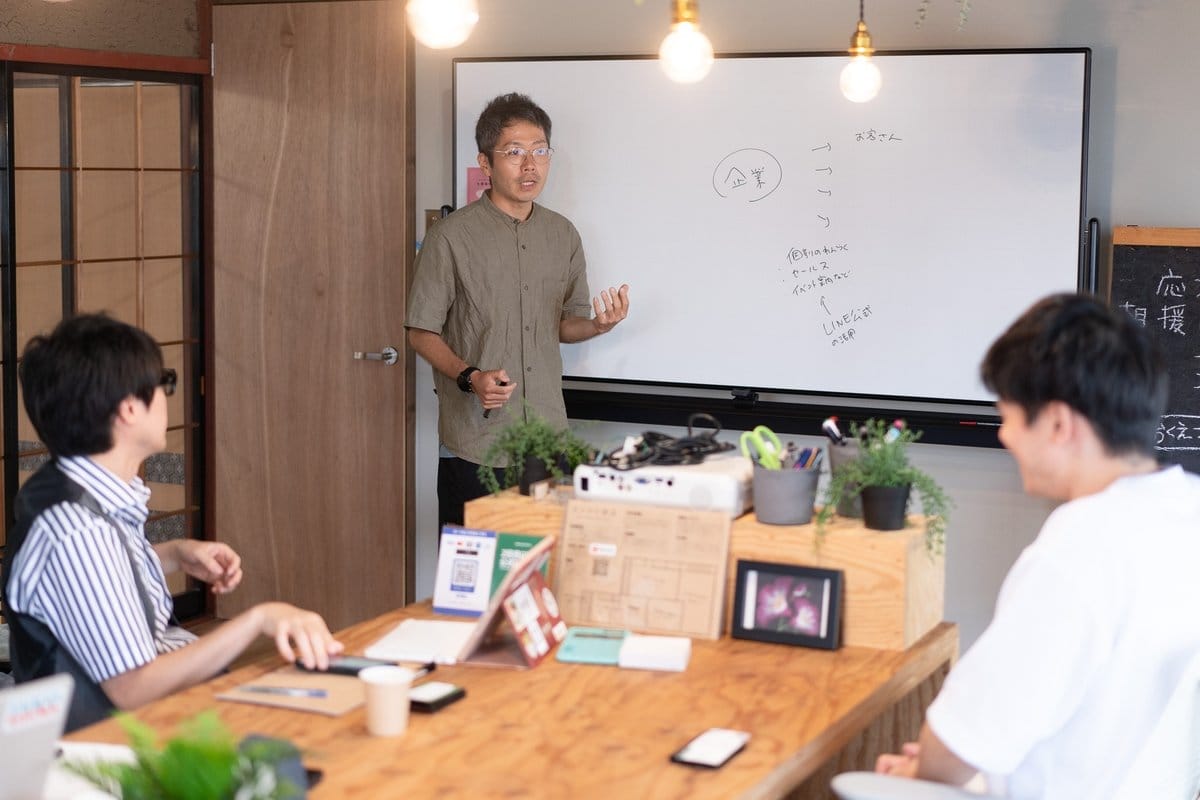 ホワイトボードで、考え方から整理する